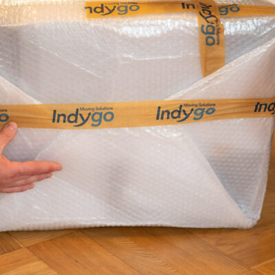 Emballage protégeant parfaitement les meubles (papier bulle et papier adhésif recyclable)
